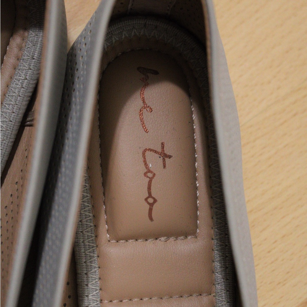 Me Too Taupe Pointed Toe Ballet Flats | Work Office Minimalist | Size 9.5 - Picture 4 of 7
